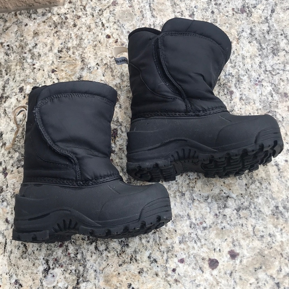 Kids snowboots size 9